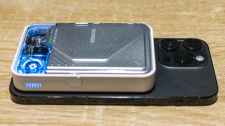 Sharge ICEMAG 2 attached to the back of an iPhone