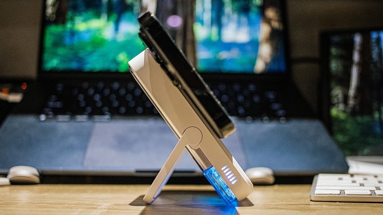 Sharge ICEMAG 2 being used as a phone stand