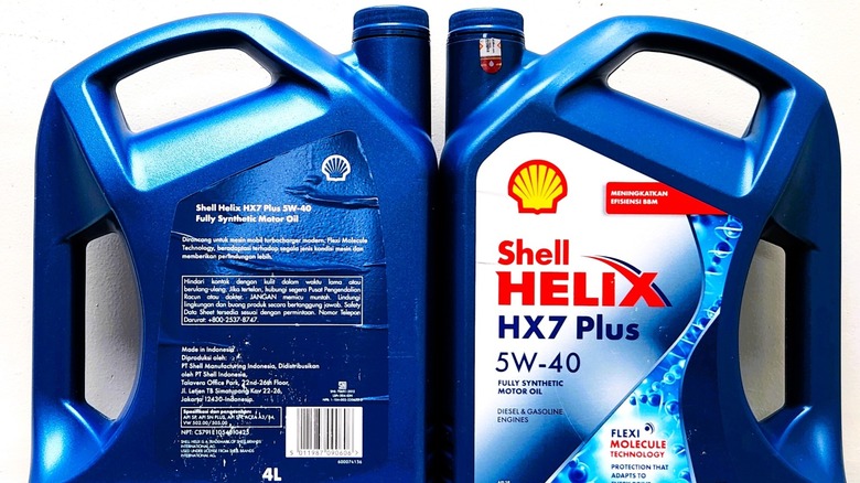 An image of the front and back of two bottles of Shell Helix oil on a white background.
