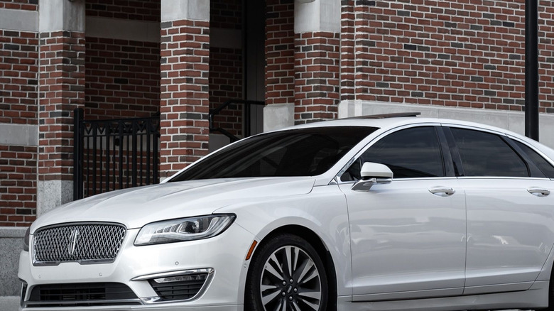 Side shot of a white facelifted Lincoln MKZ.