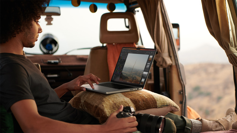 Man $3000 MacBook vanlife
