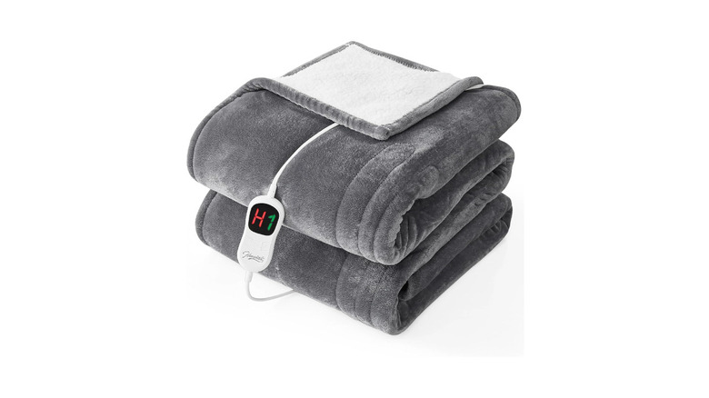 The Homemate electric heated blanket against a white background.