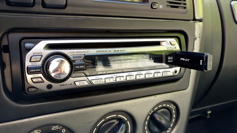 Sony CDX-GT420U car radio with PNY USB flash drive