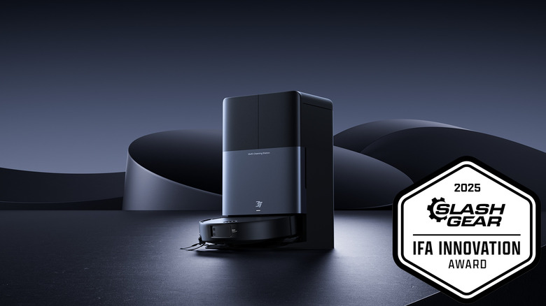 3i Q10 Ultra vacuum and dock promotional render
