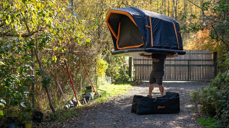 Andy Zahn lifting the Portal Nomis One over his head.
