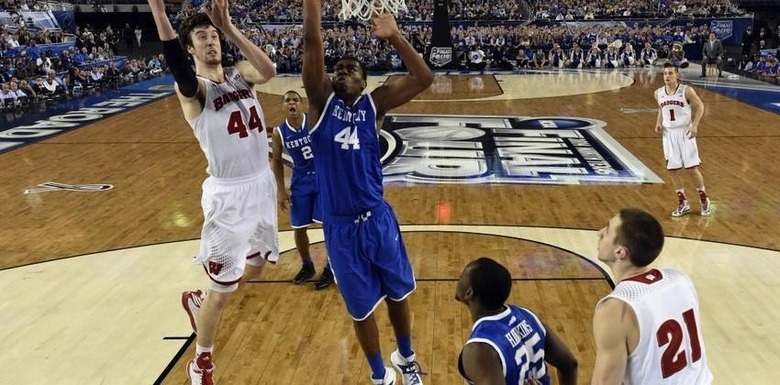 frank-kaminsky-dakari-johnson-ncaa-basketball-final-four-wisconsin-vs-kentucky-850x560