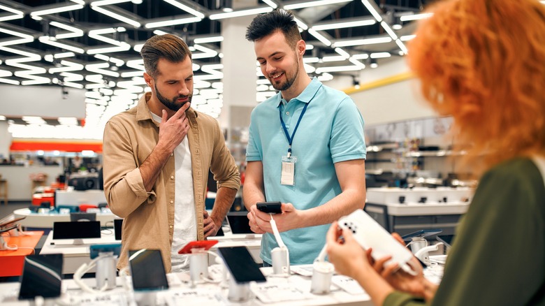 Sales consultant discussing smartphone options