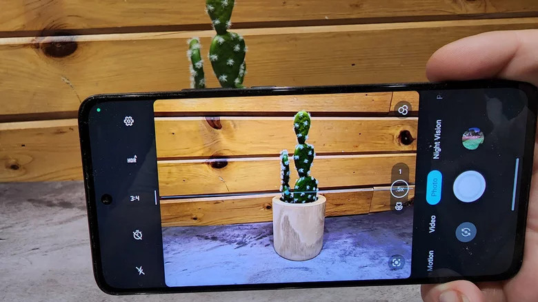Motorola Edge (2022)