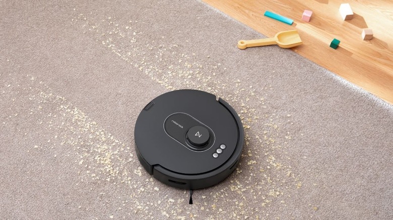 Roborock Q5 Max+ on carpet