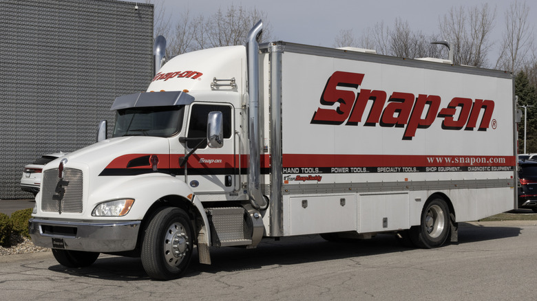 A Snap-On tool truck