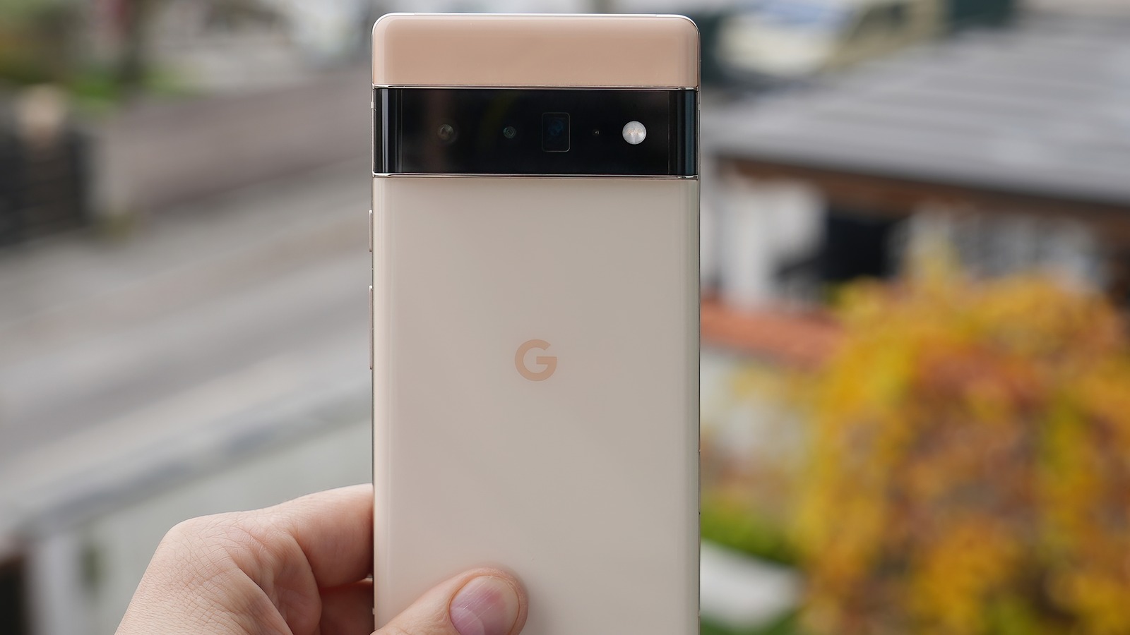 Some Pixel 6 owners are about to get faster 5G thumbnail
