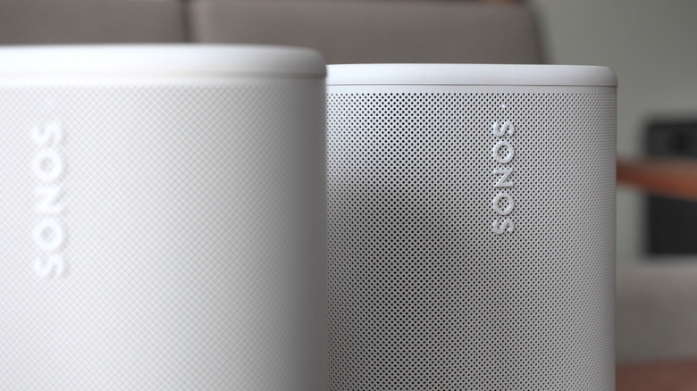 Sonos Play grille and logo close-up