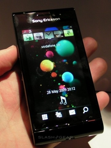 sony_ericsson_satio_hands-on-20