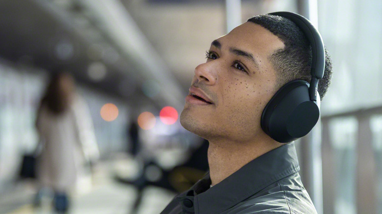 Man using the Sony WH-XM1000XM5.