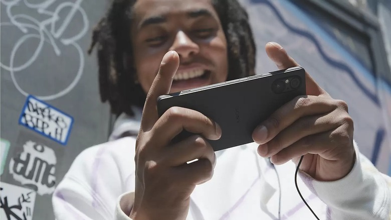 person holding Xperia 5 V sideways