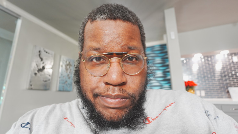 Headshot of reviewer as sample snapshot