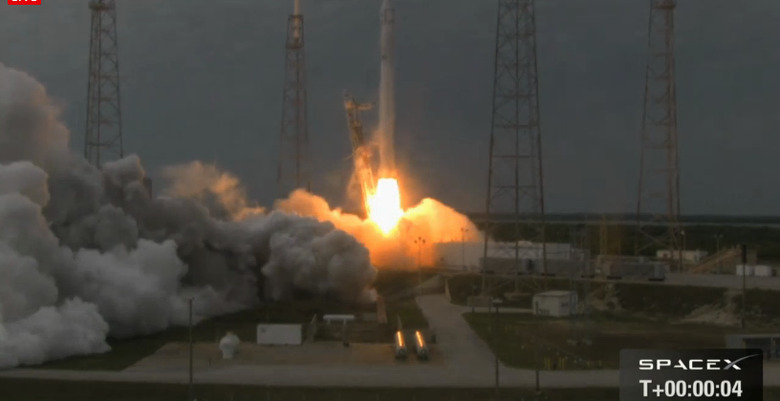 spacex_2_liftoff