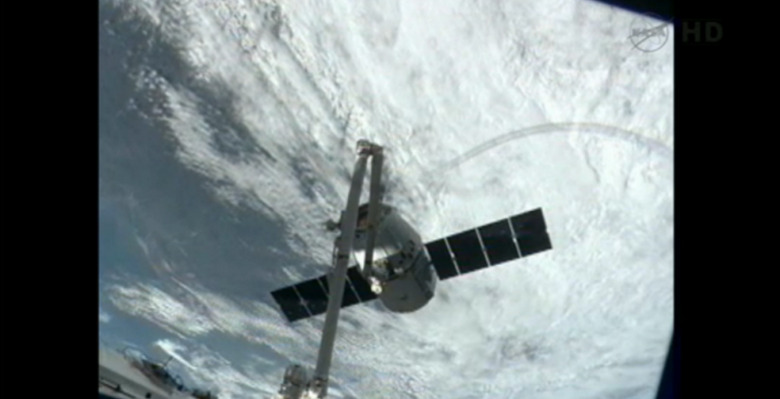 space_x_dragon_2_capture_iss