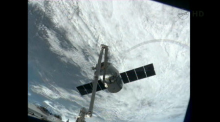 space_x_dragon_2_capture_iss-580x326