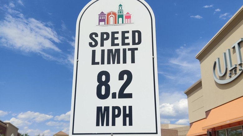 Shopping center in Colorado Springs with a 8.2 mph limit