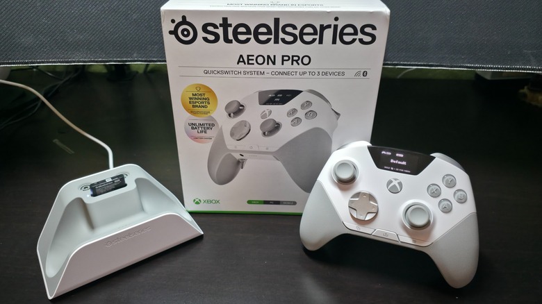 The SteelSeries Aeon Pro Controller, box, and cradle