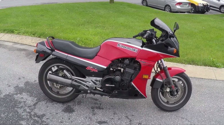 Kawasaki GPZ900R parked up