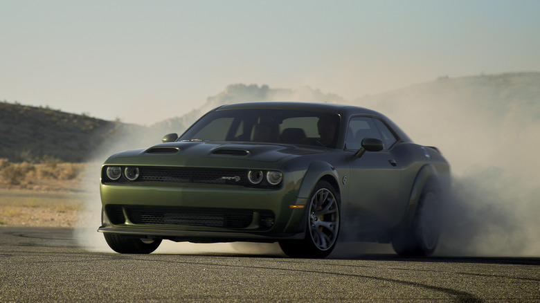 dodge challnger srt hellcat