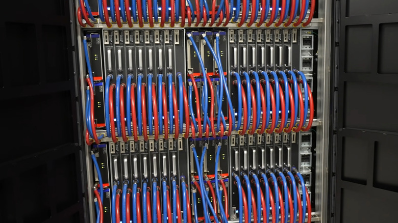High performance supercomputer server rack with structured cabling system