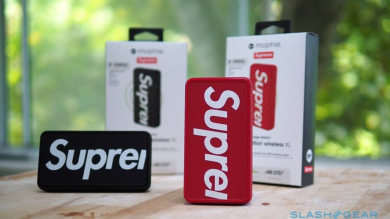 Supreme®/mophie® powerstation wireless