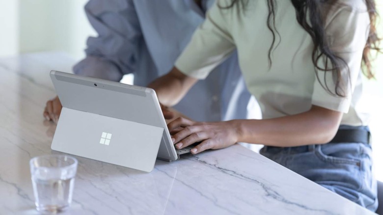 Microsoft Surface Go 3 gets a new engine for Windows 11, starts at $400 -  CNET