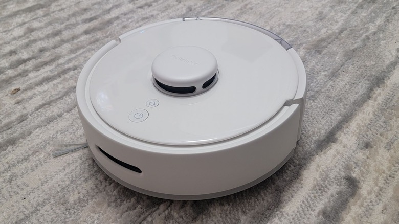 switchbot k10+ on gray rug