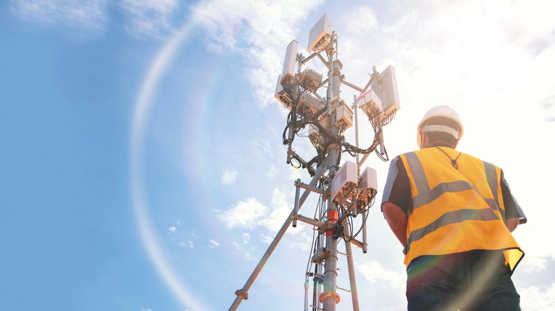 5G equipment tower worker