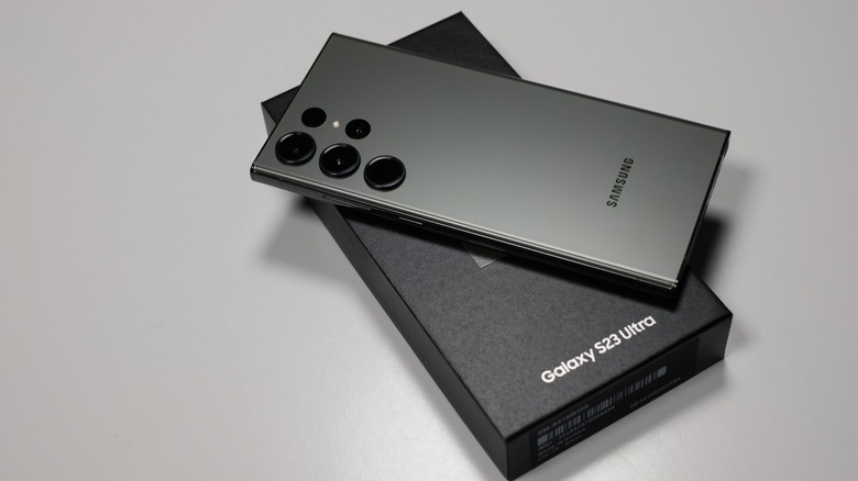 Samsung Galazy S23 Ultra with box