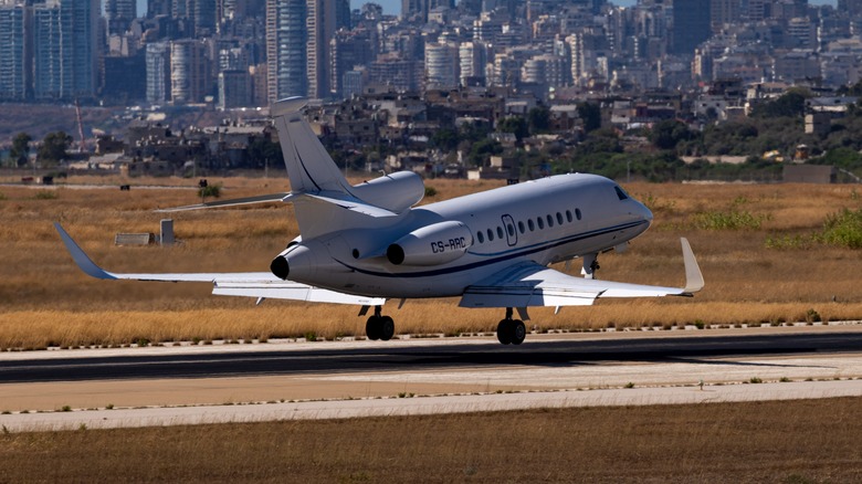 a Daasault Falcon 7X landing at an airport