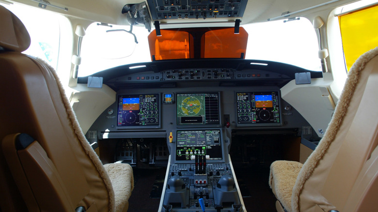 a Dassault Falcon 7X cockpit