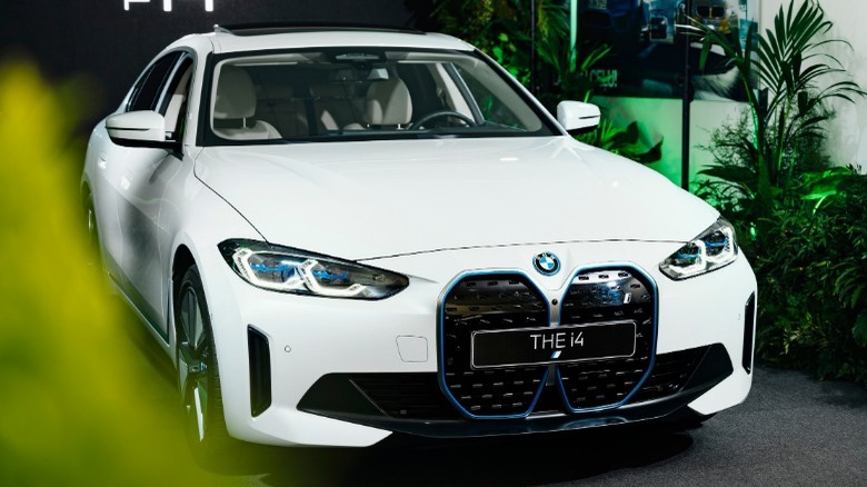 bmw i4 front