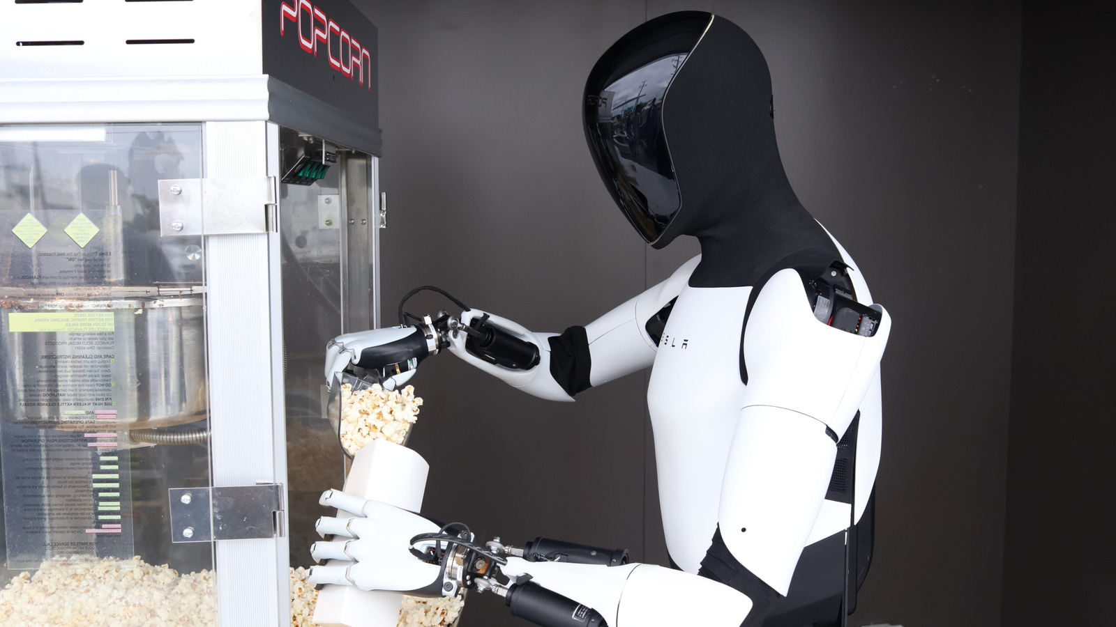 slashgear.com - Nadeem Sarwar - Tesla Robot Takes A Tumble After Teleoperator Crashes Out