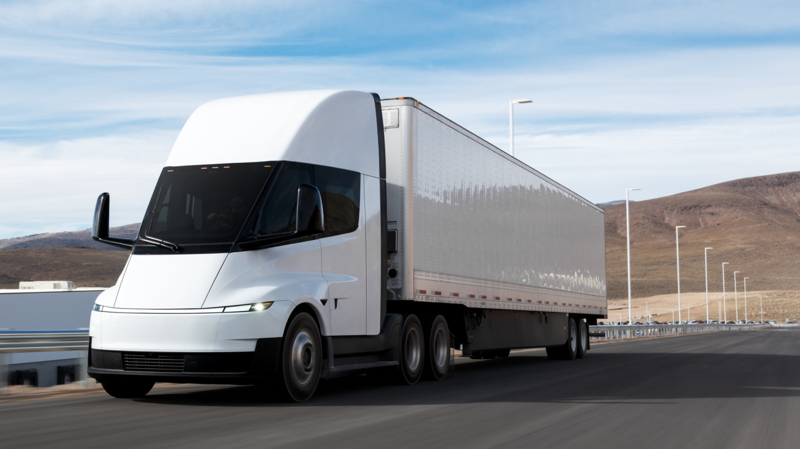 Tesla Semi Attracts U.S. Freight Carriers Amid Rising Diesel Prices