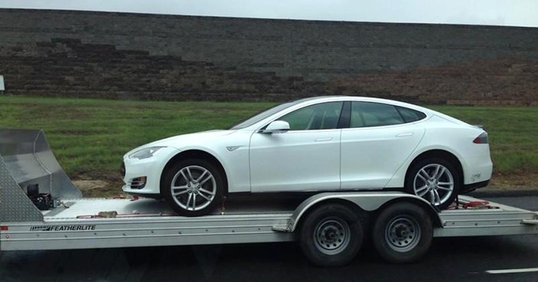 Tesla-tow-truck