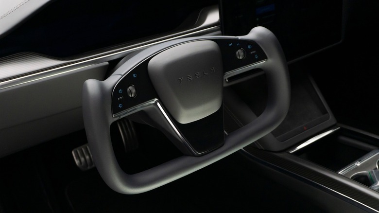 Tesla steering yoke