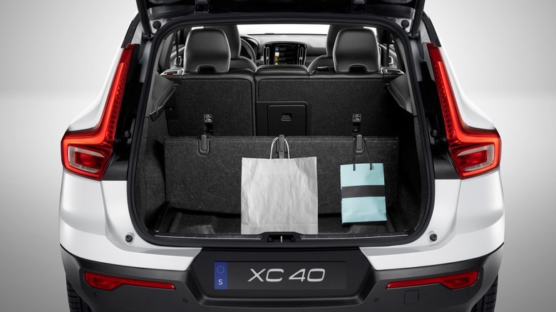 2022 Volvo XC40 rear cargo