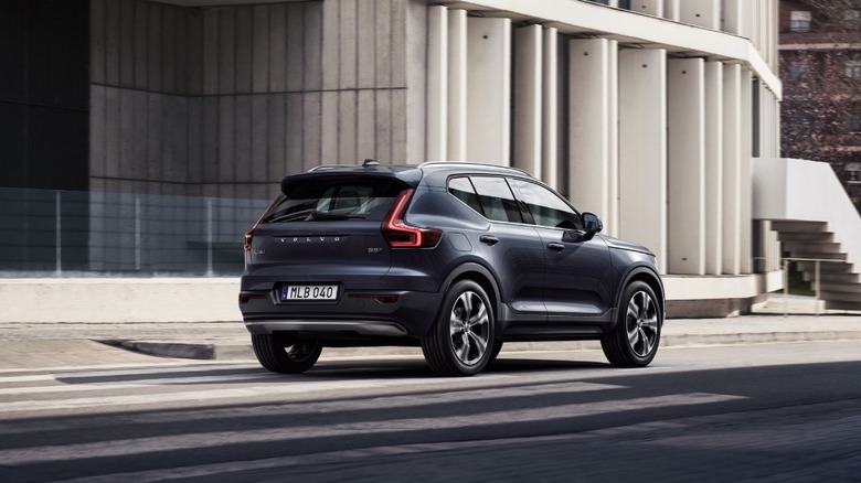 2022 Volvo XC40 rear