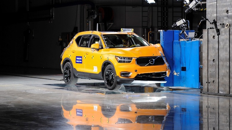 2022 Volvo XC40 crash test