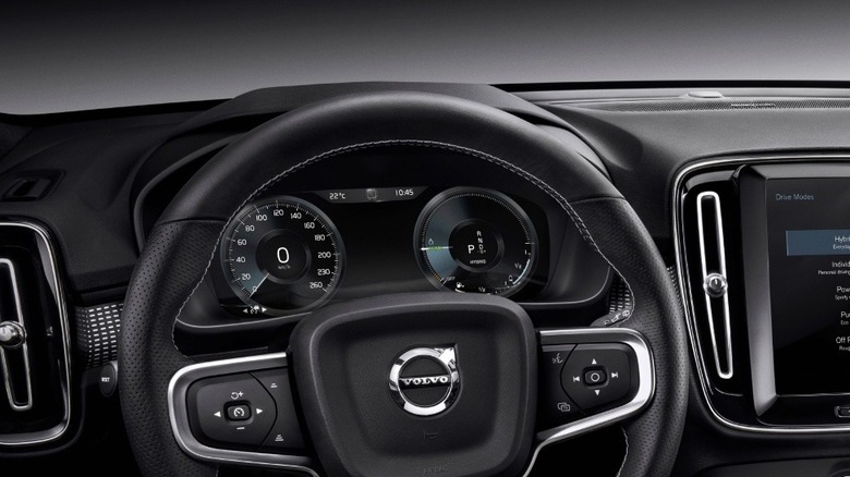 2022 Volvo XC40 instrument cluster