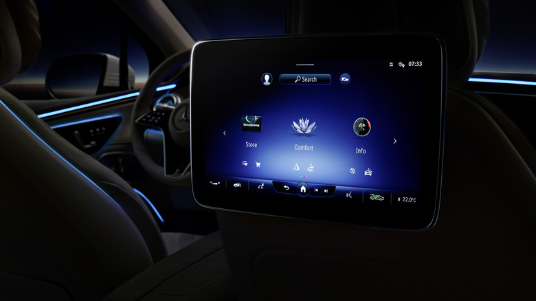 Mercedes-Benz EQS SUV infotainment screen