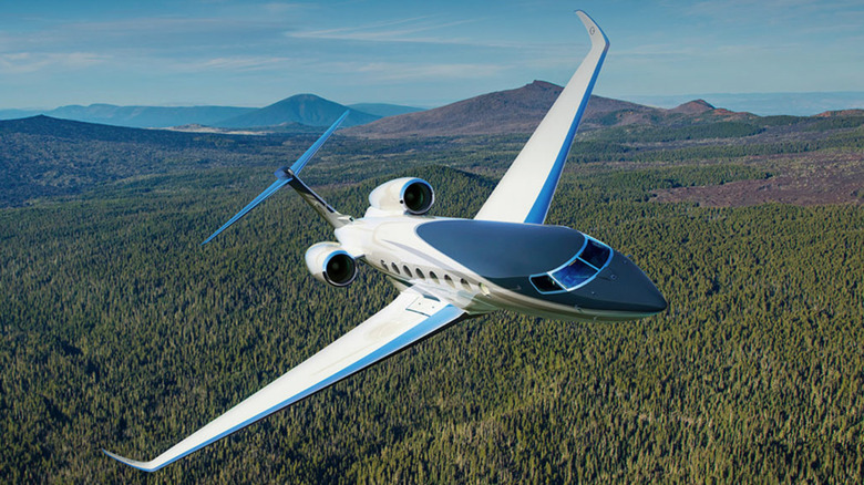 Gulfstream G800 soaring above tree line