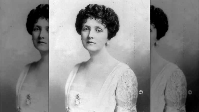 Emily Post, half-length portrait, 20 June 1912