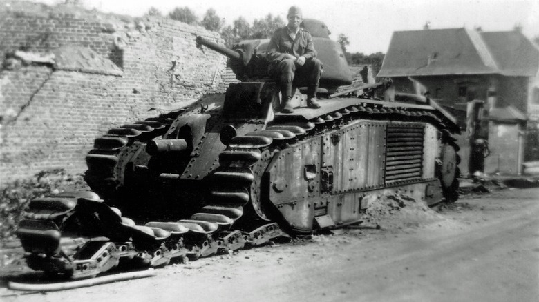 Char B1 tank loose tracks