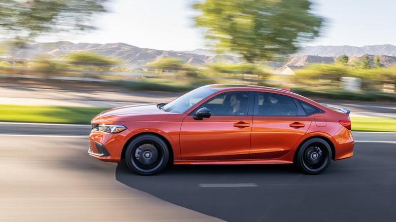 2022 Honda CIvic Si Orange side view