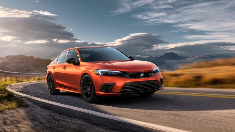 2022 Honda Civic Si Orange in motion